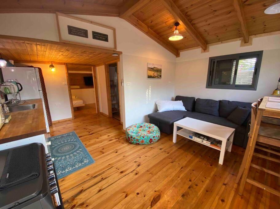 Bit Cabin Near The Airport Kfar Daniel Екстер'єр фото