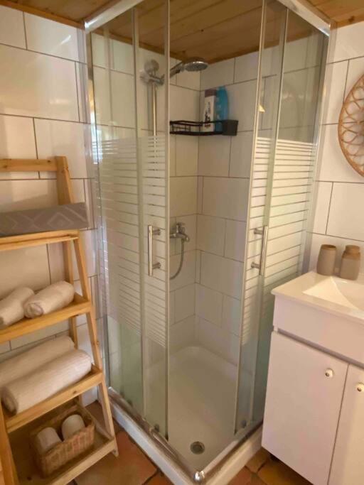 Bit Cabin Near The Airport Kfar Daniel Екстер'єр фото